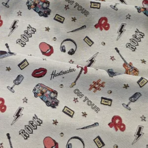 Jacquard gobelin stof 140 cm breed met kleurrijke muziek en rockcultuur motieven zoals gitaren microfoons cassettebandjes en de teksten ROCK ON TOUR