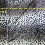 Zachte imitatiebont stof met Panter dierenprint zwart grijs geschikt voor kleding, voering en woondecoratie