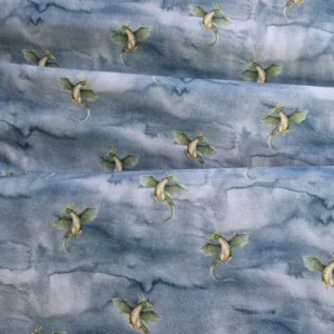 Zachte tricotstof met drakenprint op mistige lucht ideaal voor kinderkleding Bij makomastoffen online stoffenwinkel Groningen