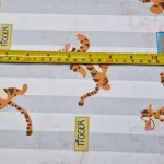 Tijgetje stof het vrolijke vriendje van Winny de Pooh Stof kopen stoffenwebwinkel Makomastoffen Oss