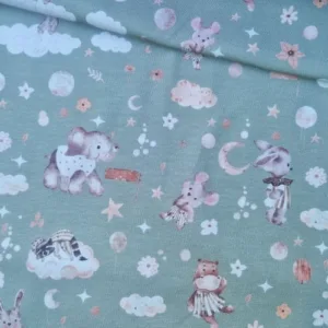 Tricot knuffeldieren groen met lieve dierenfiguren op zachtgroene ondergrond De mooiste stoffen kopen