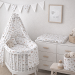 Babykamer ingericht met katoen stof met dieren van de boerderij